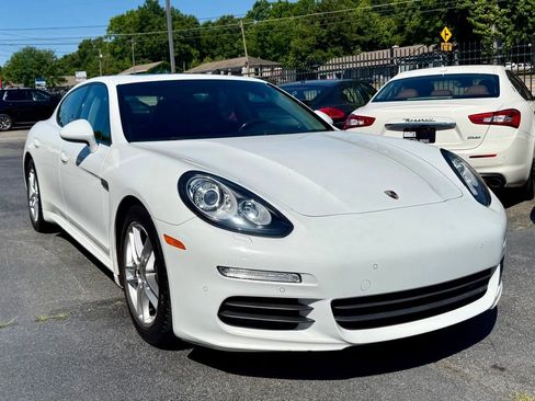 Used 2016 Porsche Panamera RWD image 3