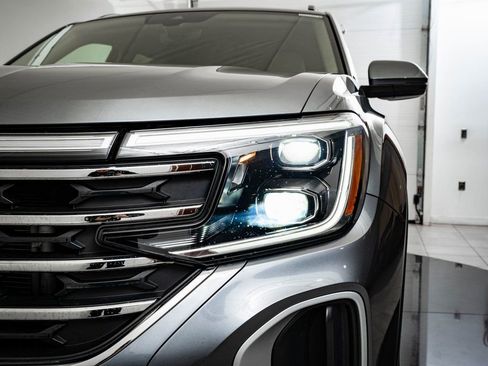 Used 2024 Volkswagen Atlas SE FWD image 14