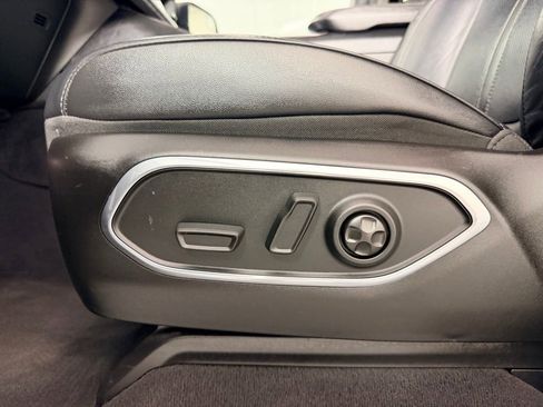 Used 2024 Jeep Wagoneer 2WD image 24