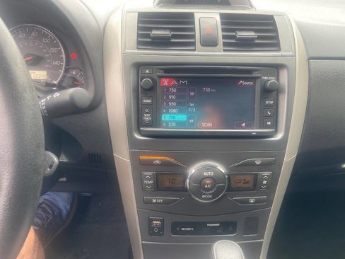 Used 2013 Toyota Corolla S w/ Premium Pkg FWD image 10