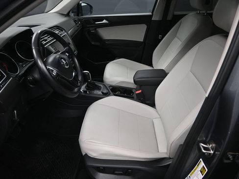 Used 2019 Volkswagen Tiguan SE w/ Panoramic Sunroof Package AWD/4WD image 14