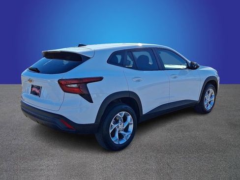 Used 2025 Chevrolet Trax LS w/ LS Convenience Package image 5