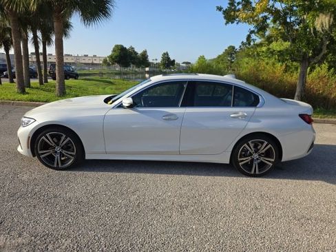 Used 2022 BMW 330i Sedan w/ Premium Package 2 RWD image 2