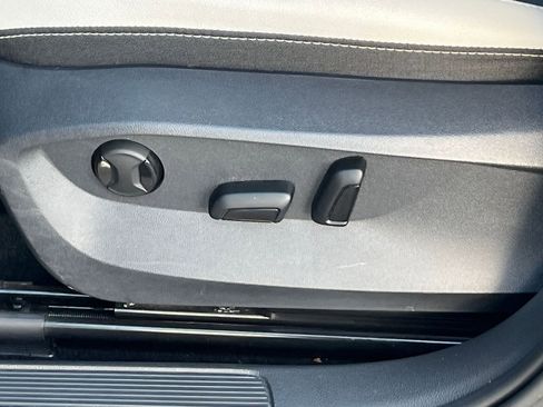 Used 2025 Volkswagen Taos SE image 22