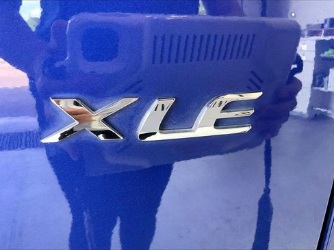 Used 2023 Toyota Corolla Cross XLE w/ Convenience Package FWD image 7