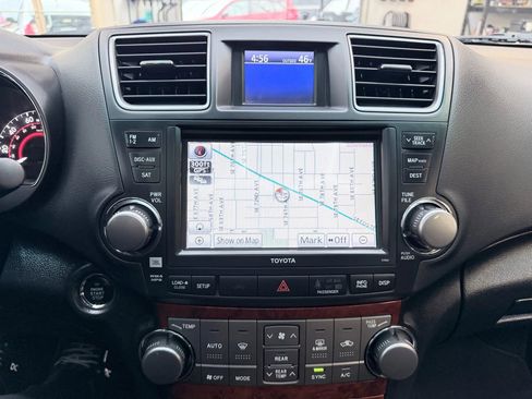 Used 2012 Toyota Highlander Limited w/ Tow Pkg image 16