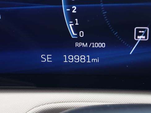 Used 2024 Cadillac XT4 Luxury w/ Cold Weather Package AWD/4WD image 21