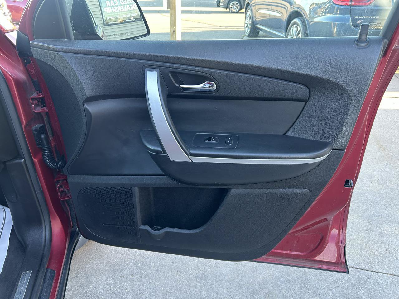 Used 2012 GMC Acadia SLE FWD image 17