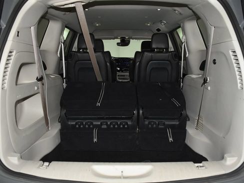 Used 2023 Chrysler Pacifica Touring-L FWD image 33