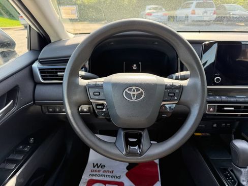 Used 2025 Toyota Camry LE FWD image 18