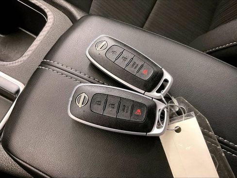 Used 2025 Nissan Sentra SV w/ Trunk Package image 14