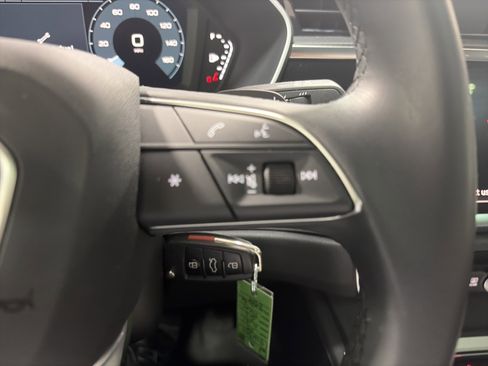 Used 2025 Audi Q3 2.0T Premium image 18