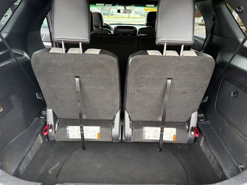 Used 2017 Ford Explorer XLT w/ XLT Appearance Package image 17