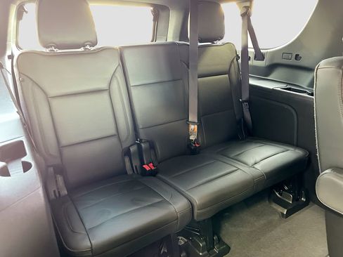 Used 2023 Chevrolet Suburban High Country w/ Advanced Technology Package AWD/4WD image 30