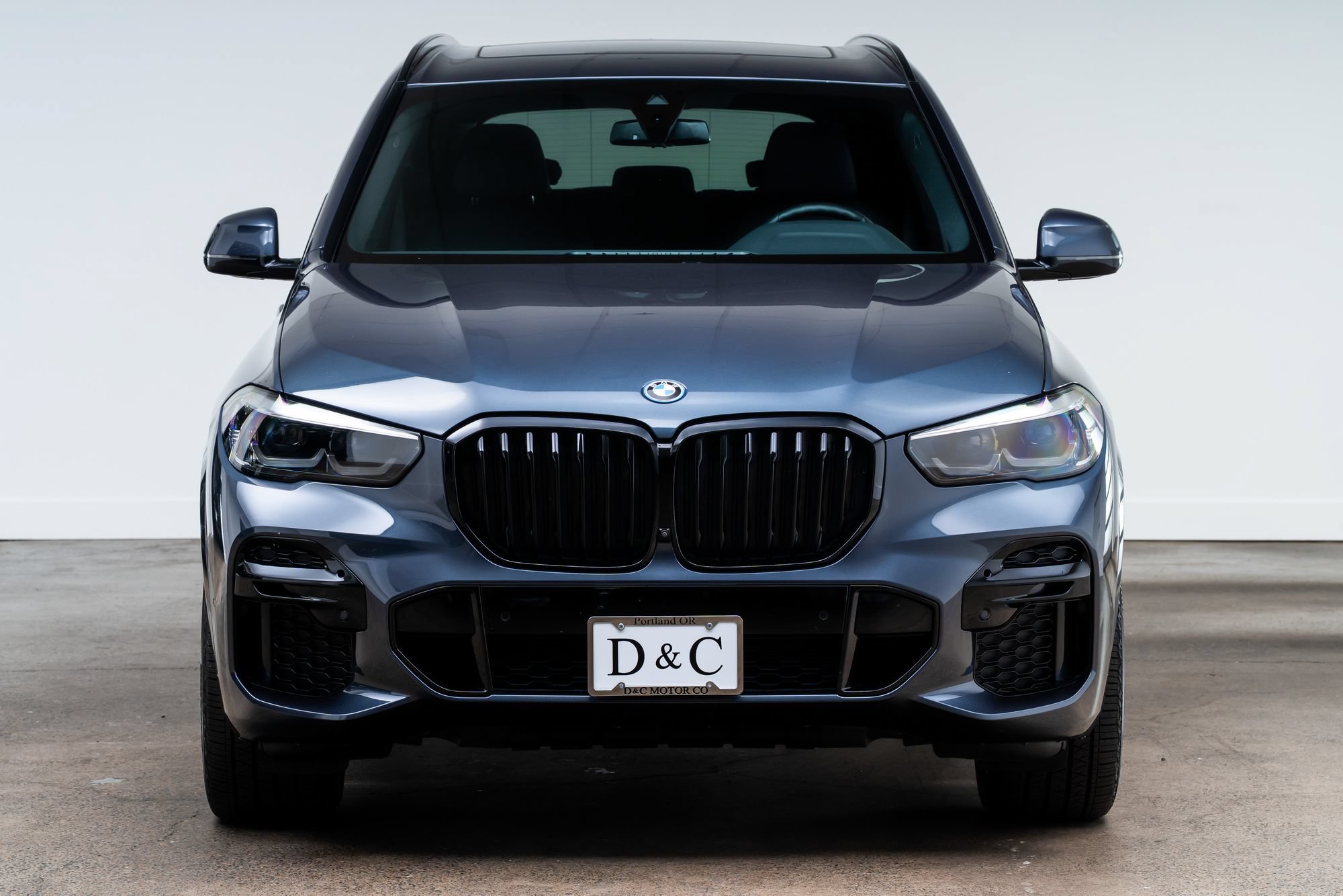 Used 2022 BMW X5 xDrive45e w/ M Sport Package AWD/4WD image 2