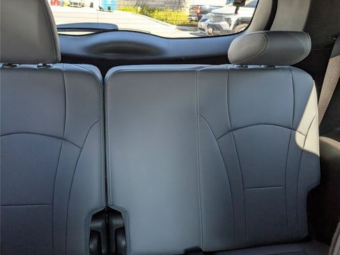 Used 2023 Buick Enclave Essence w/ Experience Buick Package FWD image 12