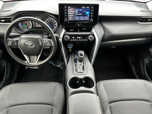 Certified 2022 Toyota Venza LE image 13