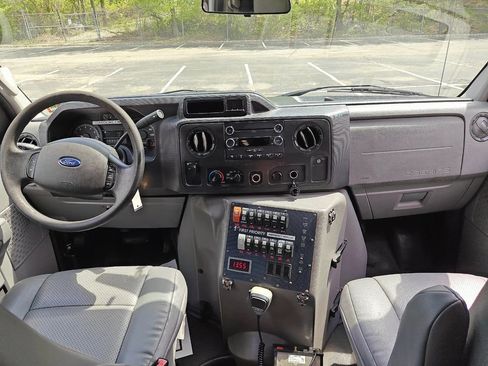 Used 2012 Ford E-450 and Econoline 450 Super Duty w/ Ambulance Prep Pkg image 28