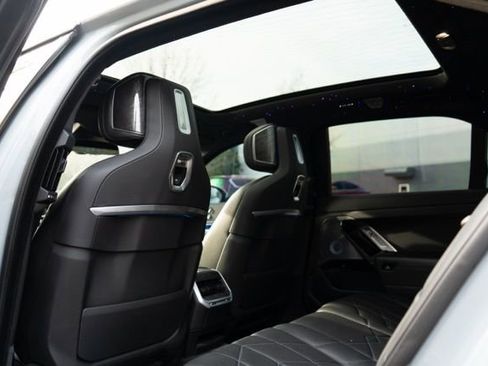 Used 2023 BMW 760i xDrive w/ Executive Package image 34