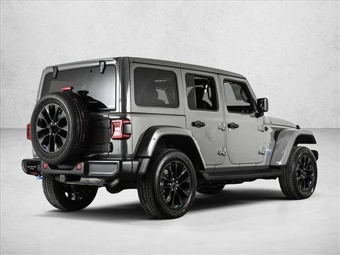 Used 2022 Jeep Wrangler Unlimited Sahara w/ Cold Weather Group AWD/4WD image 5