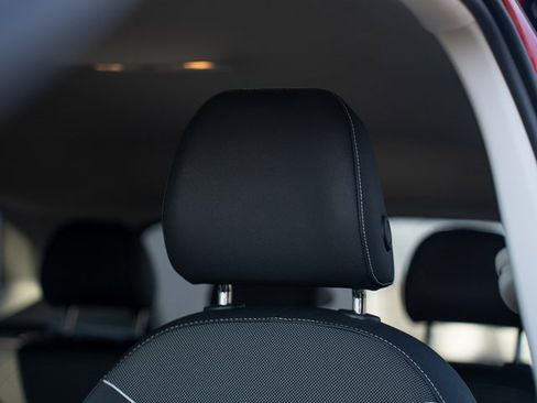 Used 2024 Volkswagen Taos SE image 19