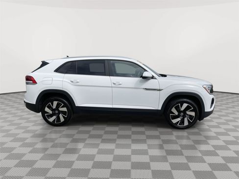 Used 2024 Volkswagen Atlas Cross Sport SE FWD image 9