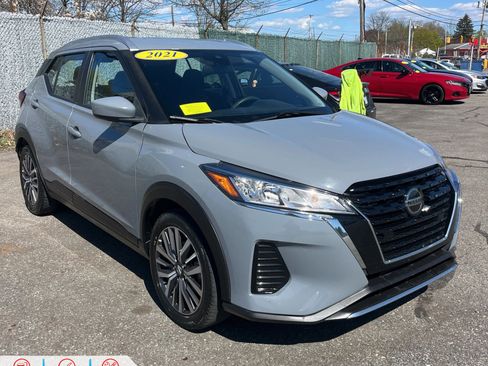 Used 2021 Nissan Kicks SV FWD image 1