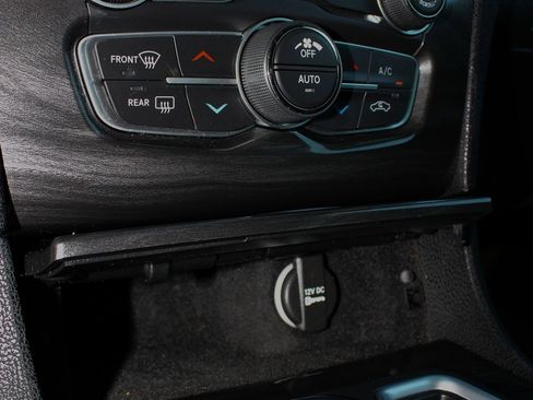 Used 2022 Chrysler 300 Touring w/ Sport Appearance Package image 28