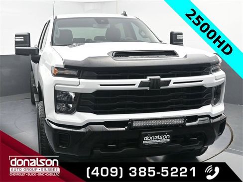 Used 2024 Chevrolet Silverado 2500 Custom w/ Custom Value Package image 3