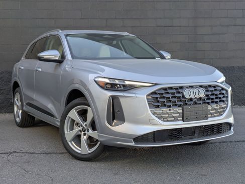 New 2025 Audi Q5 Prestige image 3