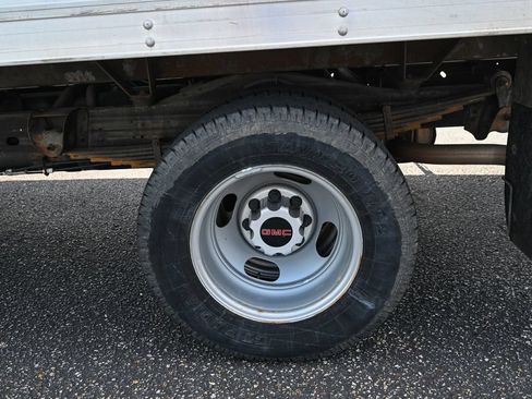 Used 2016 GMC Savana 3500 RWD image 12
