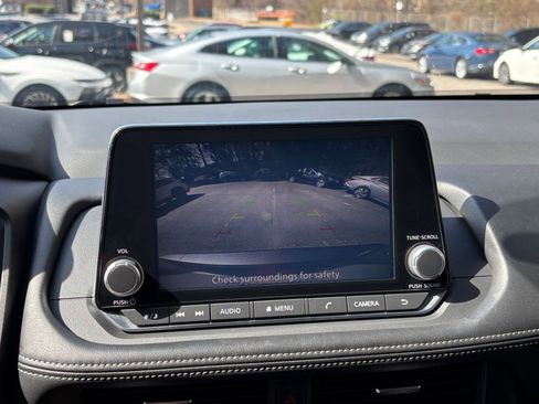 Used 2025 Nissan Rogue SV image 25