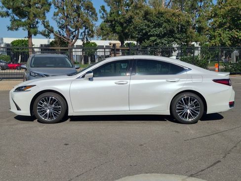 Used 2025 Lexus ES 300h w/ Premium Package FWD image 7