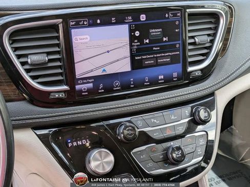 Used 2021 Chrysler Pacifica Limited AWD/4WD image 19