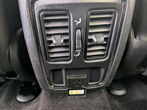 Used 2019 Jeep Grand Cherokee Altitude image 22