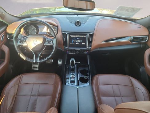 Used 2017 Maserati Levante w/ Sport Package AWD/4WD image 18