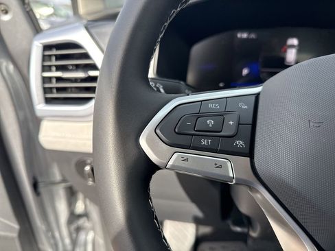 New 2025 Volkswagen Taos SE image 19