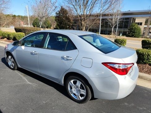 Used 2015 Toyota Corolla LE image 2