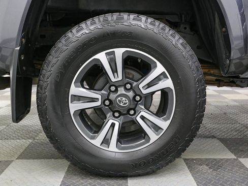 Used 2016 Toyota Tacoma TRD Off-Road image 16