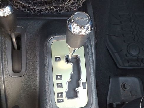 Used 2016 Jeep Wrangler Unlimited Rubicon image 14