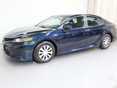 Used 2020 Toyota Camry LE FWD image 5