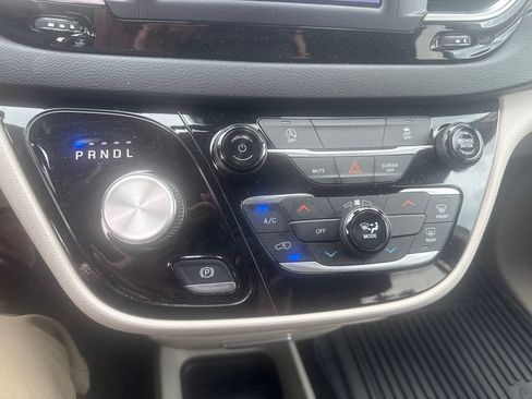 Used 2024 Chrysler Voyager LX FWD image 22