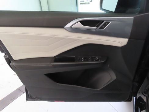 New 2025 Volkswagen Taos SEL image 11