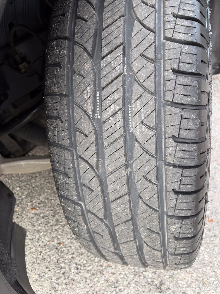 Used 2023 Ford Explorer XLT AWD/4WD image 31