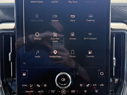 Used 2025 GMC Yukon XL AT4 image 11