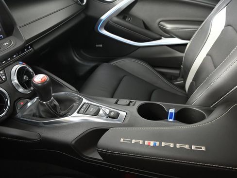 Used 2018 Chevrolet Camaro SS RWD image 33
