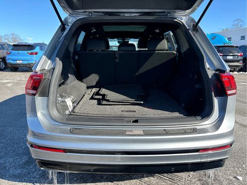 Used 2021 Volkswagen Tiguan SE R-Line image 32