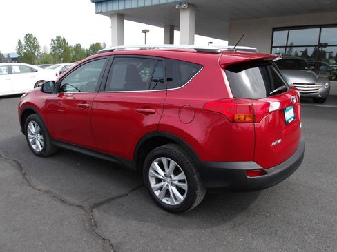 Used 2014 Toyota RAV4 Limited w/ Technology Package AWD/4WD image 3