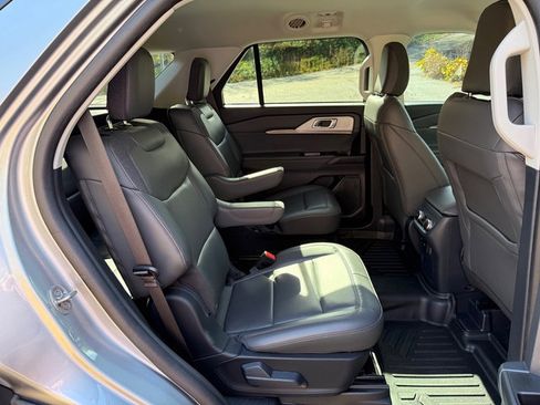 Used 2025 Ford Explorer Active w/ Active Comfort Package image 20