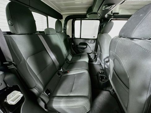 Used 2023 Jeep Gladiator Sport AWD/4WD image 24